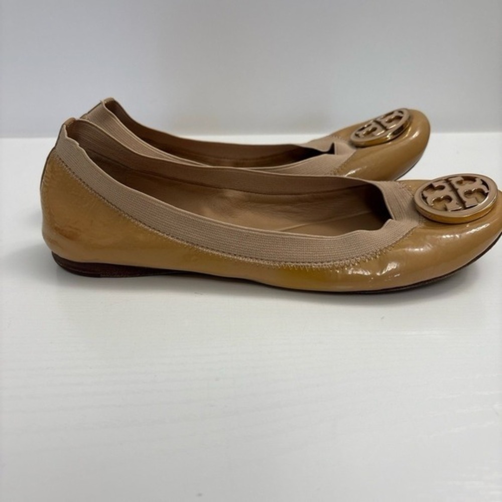 Tory Burch Ballet Flats Womens Size 7 Beige Tan With Gold Logo Medallion - Picture 4 of 15